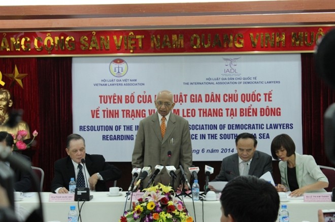 ສະພາທະນາຍຄວາມປະຊາທິປະໄຕສາກົນ ປະຊາທິປະໄຕສາກົນ ອອກຖະແຫຼງກ່ຽວກັບການກະທຳຜິດຂອງຈີນ ຢູ່ທະເລຕາເວັນອອກ